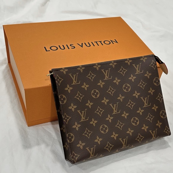 New Louis Vuitton 2024 Toiletry 26 pouch Toilet Pouch M47195 - Picture 2 of 7